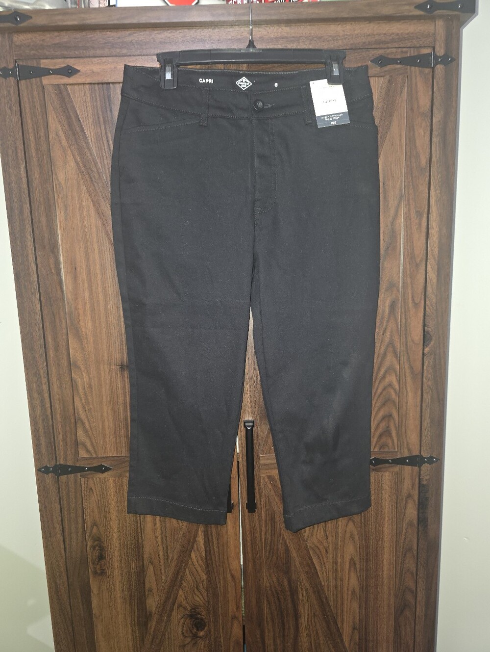 Awesome NWT St. JOHN'S BAY Black Cropped Capri Jeans Size 6